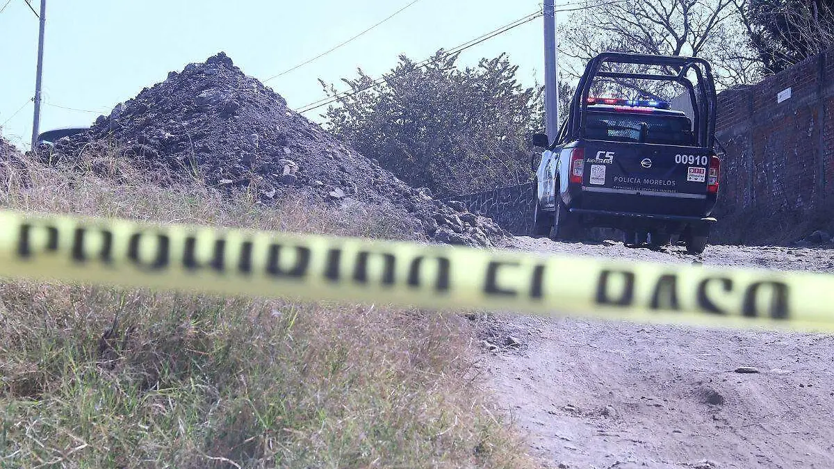 Policía resguarda el lugar donde fue localizado un cuerpo